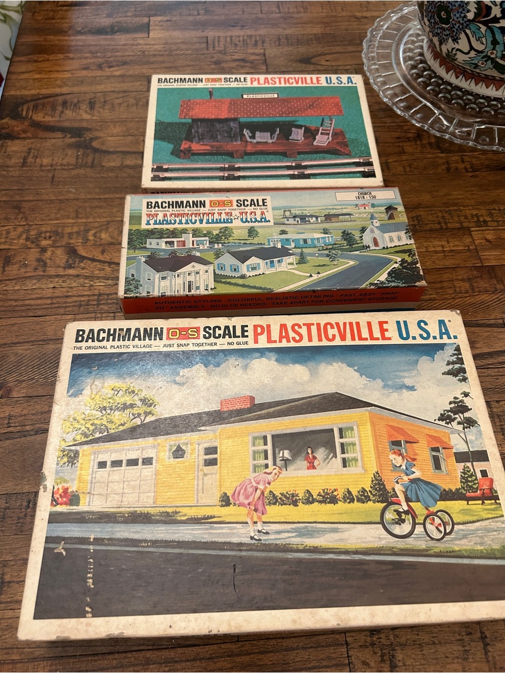 Bachmann Plasticville U.S.A. O-S Scale Model Kit Boxes - Red & Blue Accents
